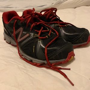 New Balance 610 V2 Trail Running Sneakers Black Red Men Sz 10.5 4E Wide MT610BG2